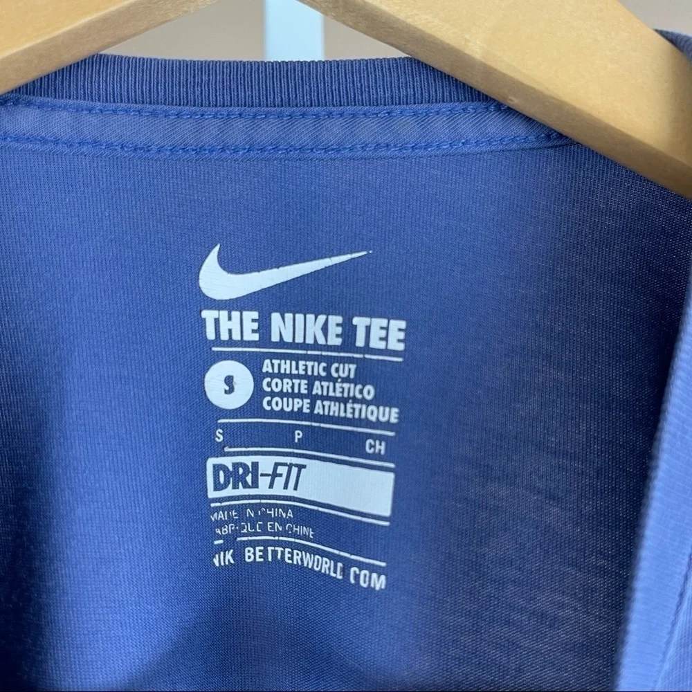 The Nike Tee Small Dri-Fit Strive For Greatness Graphic T Shirt Inspirational